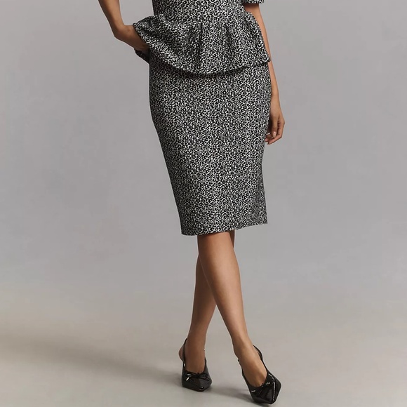 ANTHROPOLOGIE Knee-Length Pencil Skirt in Animal Print - Size XXL ($128 Retail) - Picture 3 of 4